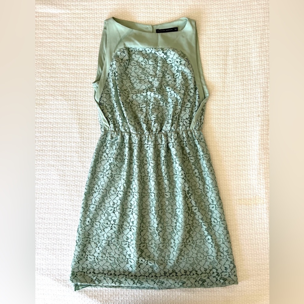Lace Zara dress, beautiful back detail